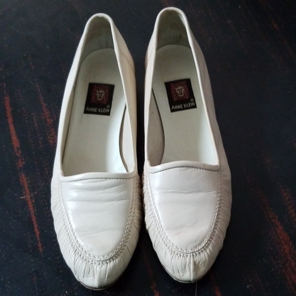 Anne Klein Shoes - Vintage Anne Klien Flats/7.5M/Soft Leathet/Beige CLOSEOUT